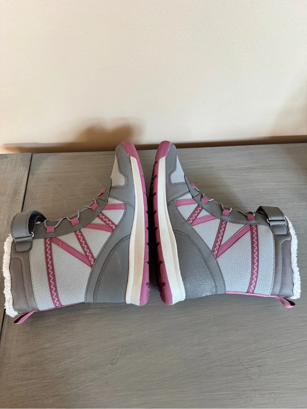 Merrell snow boots size 7 snow crush 2.0 gray pink purple